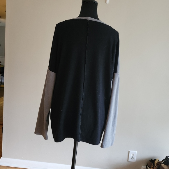 Stylish Women's Color Block Top - Picture 2 of 5